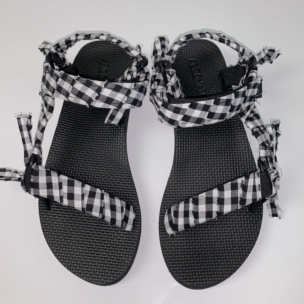 Trekky Gingham Sandal NWOT